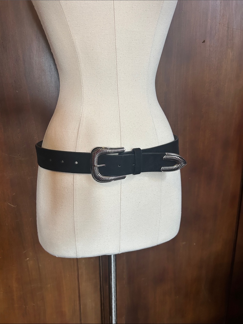 Black Western-Style Women's Belt with Silver Buckle and Tip